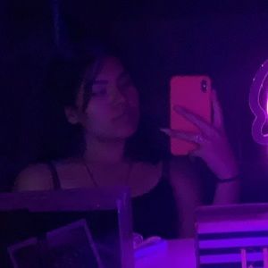 Meet your Posher, Iris